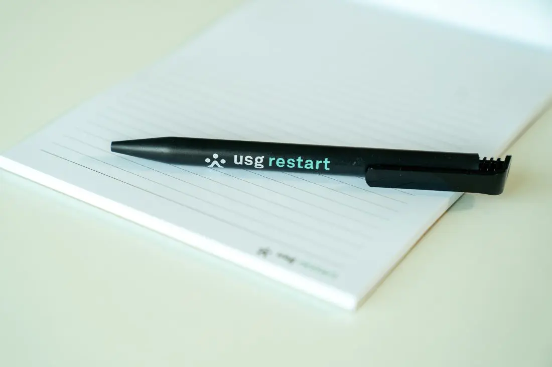 Notitieblok en pen van USG Restart