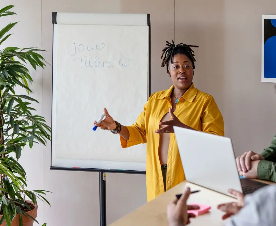 Coach van USG Restart geeft uitleg tijdens workshop