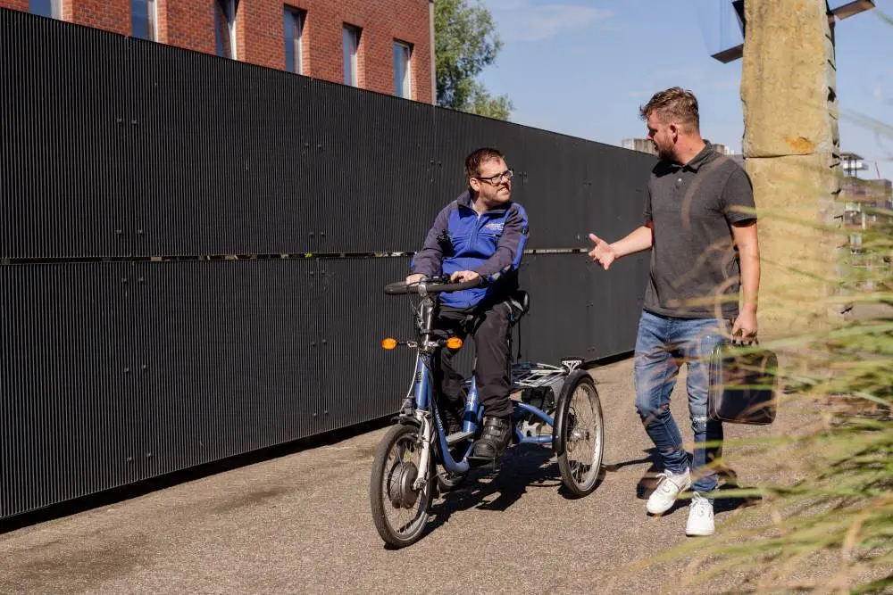 Jobcoach Jan Been coacht kandidaat op de werkplek